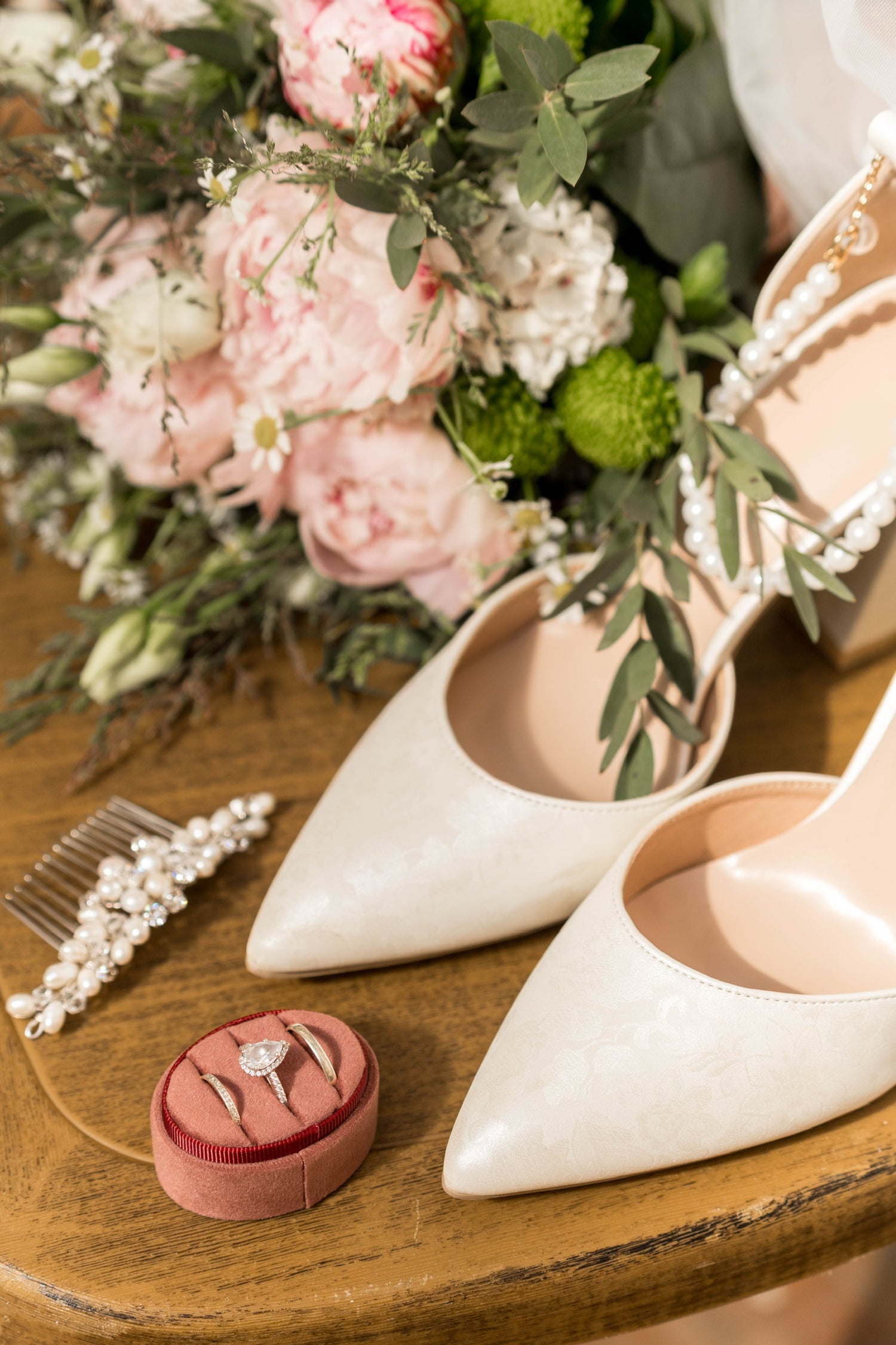 Besoin d’un coup de pouce ponctuel ? Je vous guide pas à pas avec écoute, clarté et bienveillance pour un mariage 100 % aligné avec vous.