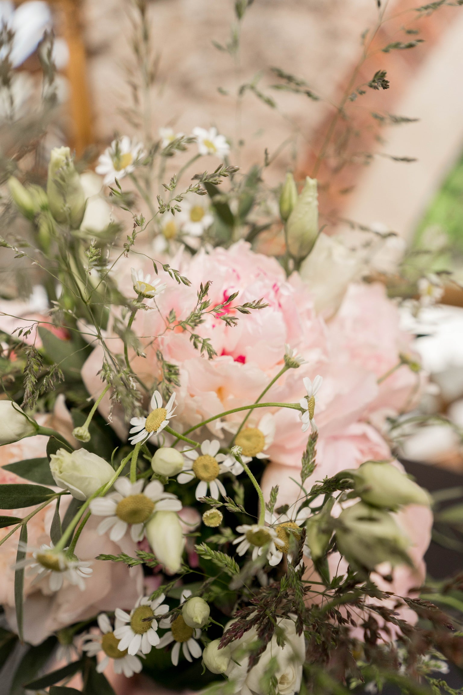 Confiez chaque détail à une wedding planner intuitive à La Rochelle pour un mariage fluide, élégant et profondément vous.