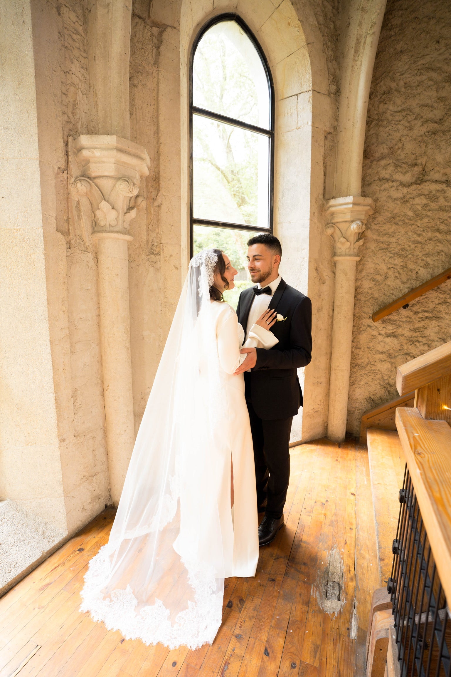 Je prends le relais 8 semaines avant le mariage pour finaliser l’organisation et préparer le jour J dans les moindres détails.

Planning, prestataires, rétroplanning : je veille à la bonne coordination pour que tout se déroule avec fluidité.