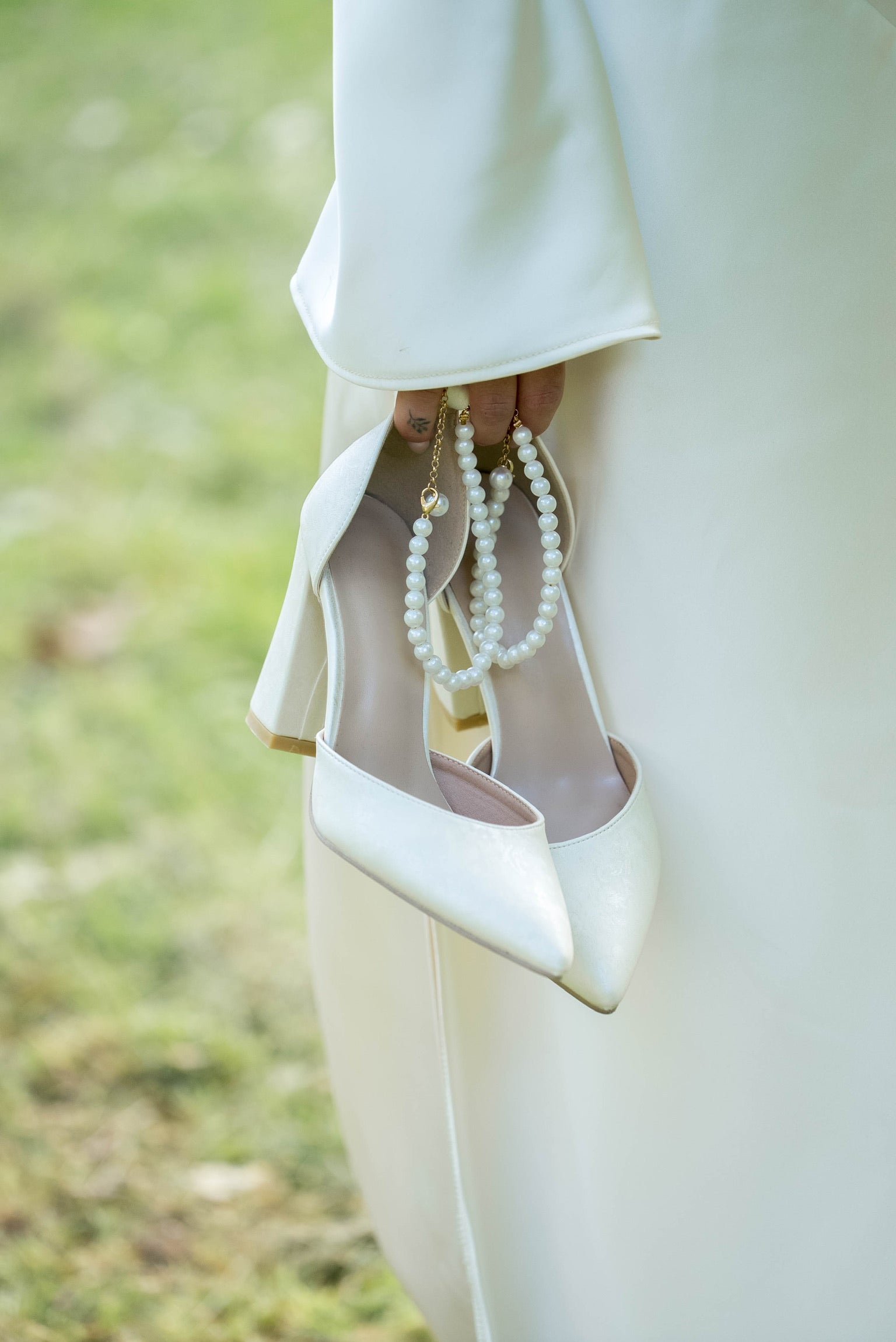 Détails poétiques capturés lors d’un mariage orchestré par The Cosmic Bride, wedding planner inspirée par vos émotions.