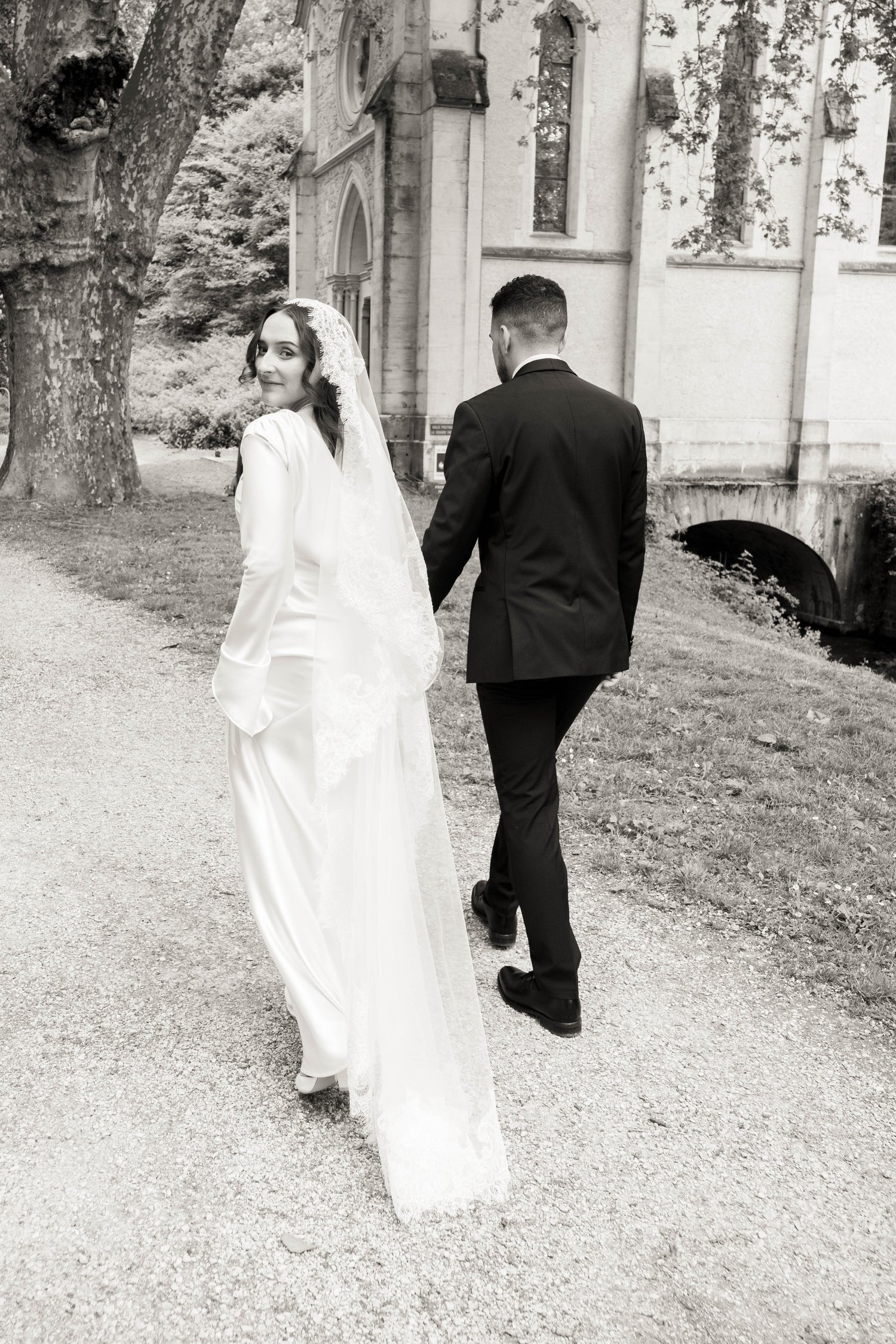 Confiez chaque détail à une wedding planner intuitive à La Rochelle pour un mariage fluide, élégant et profondément vous.